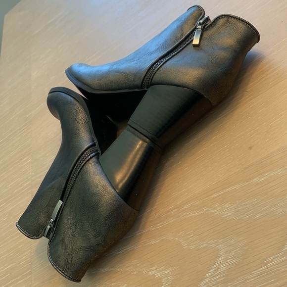 Style & Co Daniel Booties in Size 6M, inside zippers, new in box - Picture 7 of 10